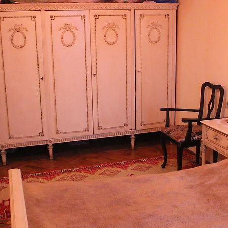 Homestay On Akademika Sakharova Sukhumi Ngoại thất bức ảnh