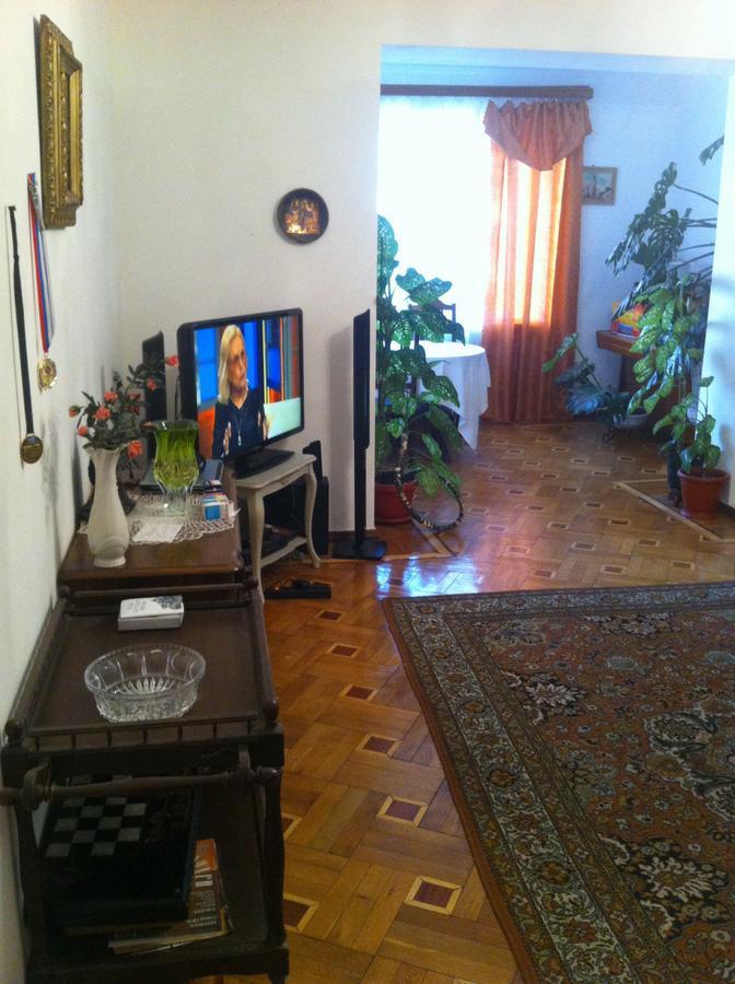 Homestay On Akademika Sakharova Sukhumi Ngoại thất bức ảnh