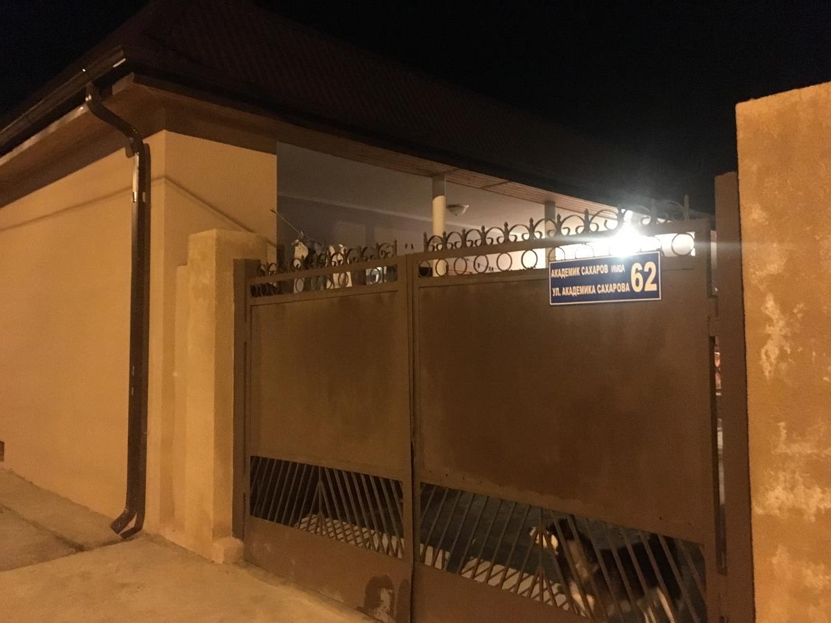 Homestay On Akademika Sakharova Sukhumi Ngoại thất bức ảnh